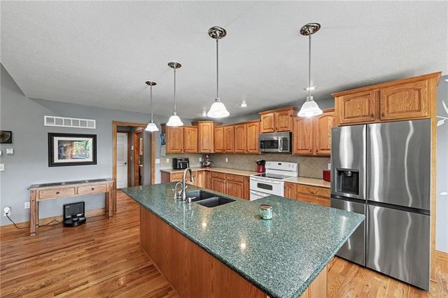 301 Prairie Rose Circle, Smithville, MO 64089