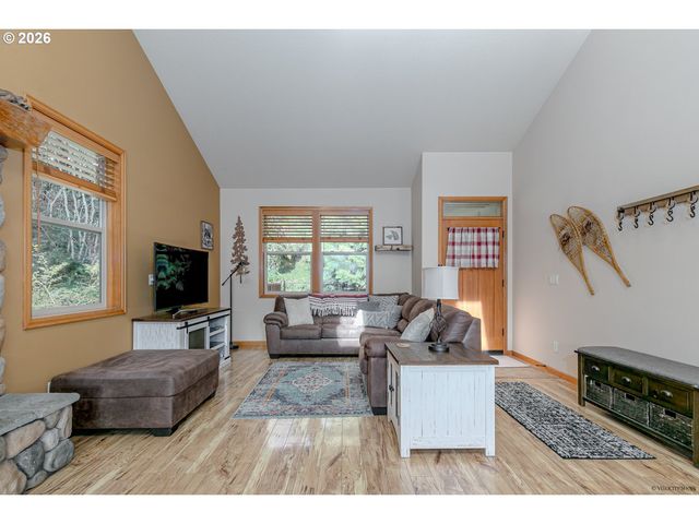 64636 E MCINTYRE Rd, Rhododendron, OR 97049