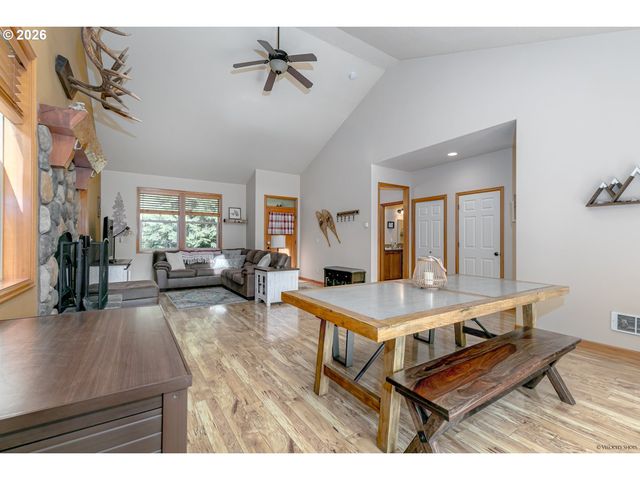 64636 E MCINTYRE Rd, Rhododendron, OR 97049