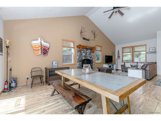 64636 E MCINTYRE Rd, Rhododendron, OR 97049