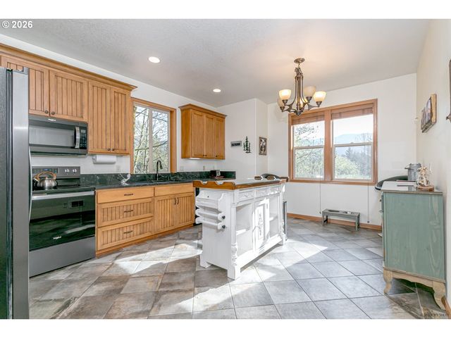 64636 E MCINTYRE Rd, Rhododendron, OR 97049