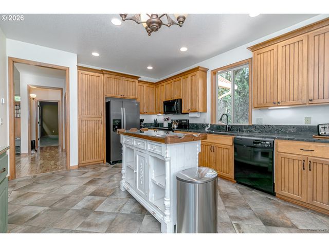 64636 E MCINTYRE Rd, Rhododendron, OR 97049