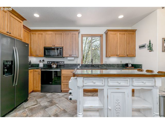 64636 E MCINTYRE Rd, Rhododendron, OR 97049