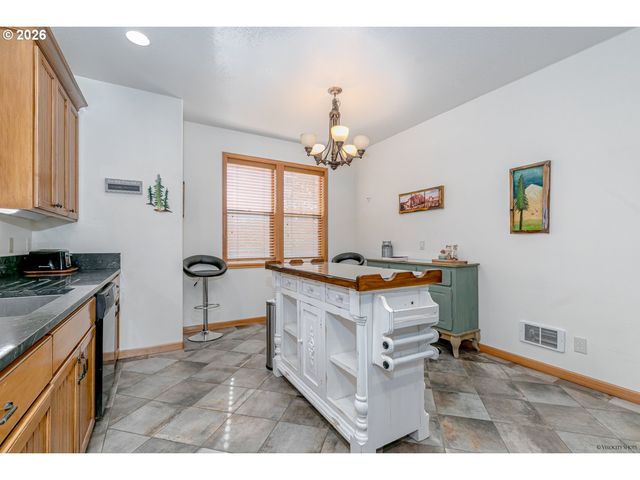 64636 E MCINTYRE Rd, Rhododendron, OR 97049