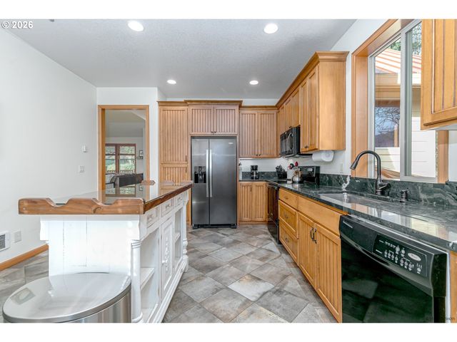 64636 E MCINTYRE Rd, Rhododendron, OR 97049