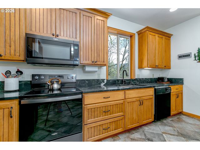 64636 E MCINTYRE Rd, Rhododendron, OR 97049