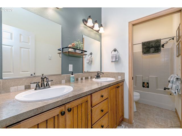 64636 E MCINTYRE Rd, Rhododendron, OR 97049