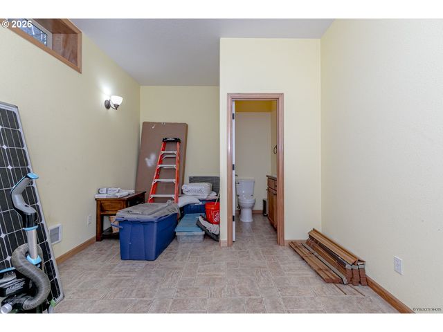 64636 E MCINTYRE Rd, Rhododendron, OR 97049