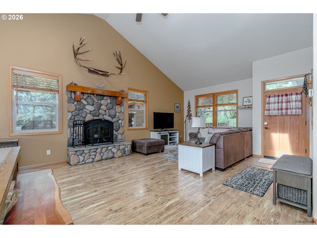 64636 E MCINTYRE Rd, Rhododendron, OR 97049