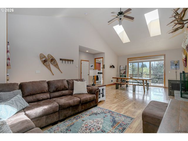 64636 E MCINTYRE Rd, Rhododendron, OR 97049