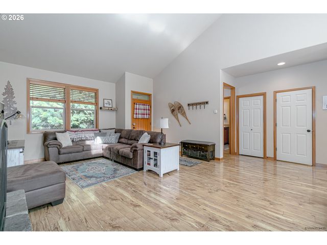 64636 E MCINTYRE Rd, Rhododendron, OR 97049