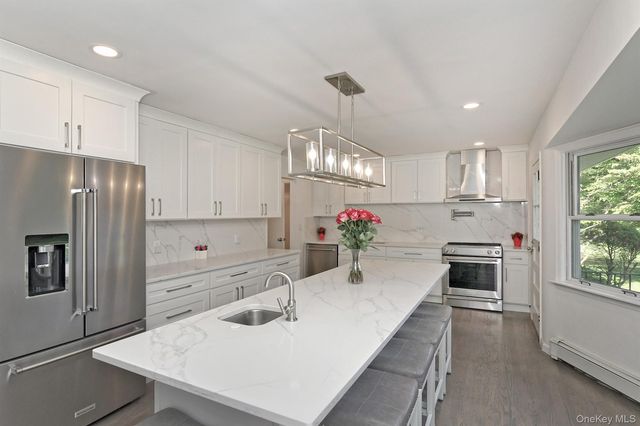1950 Midlane, Muttontown, NY 11791