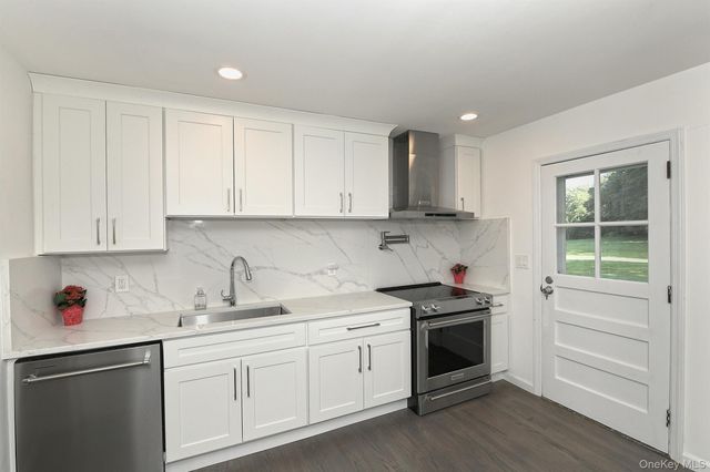 1950 Midlane, Muttontown, NY 11791