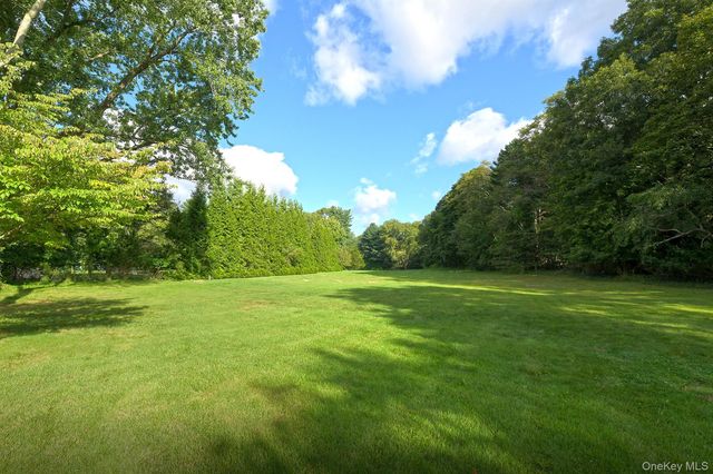 1950 Midlane, Muttontown, NY 11791