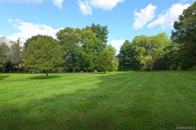 1950 Midlane, Muttontown, NY 11791