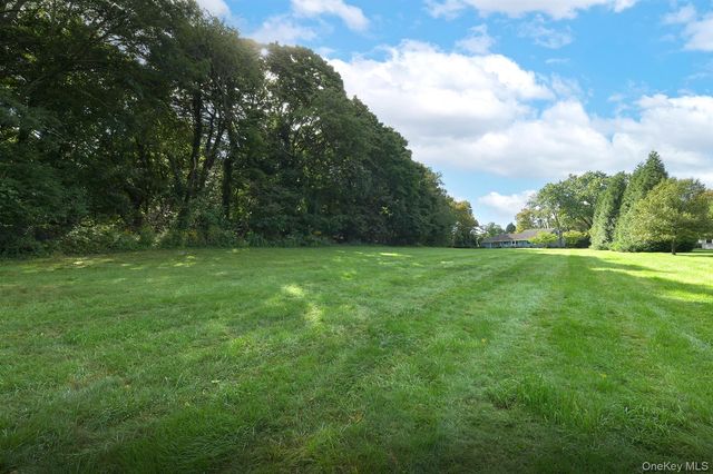 1950 Midlane, Muttontown, NY 11791