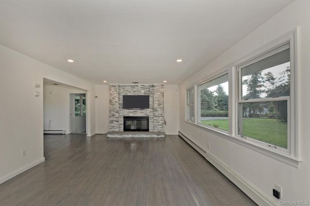 1950 Midlane, Muttontown, NY 11791