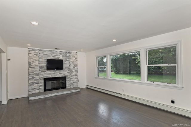 1950 Midlane, Muttontown, NY 11791