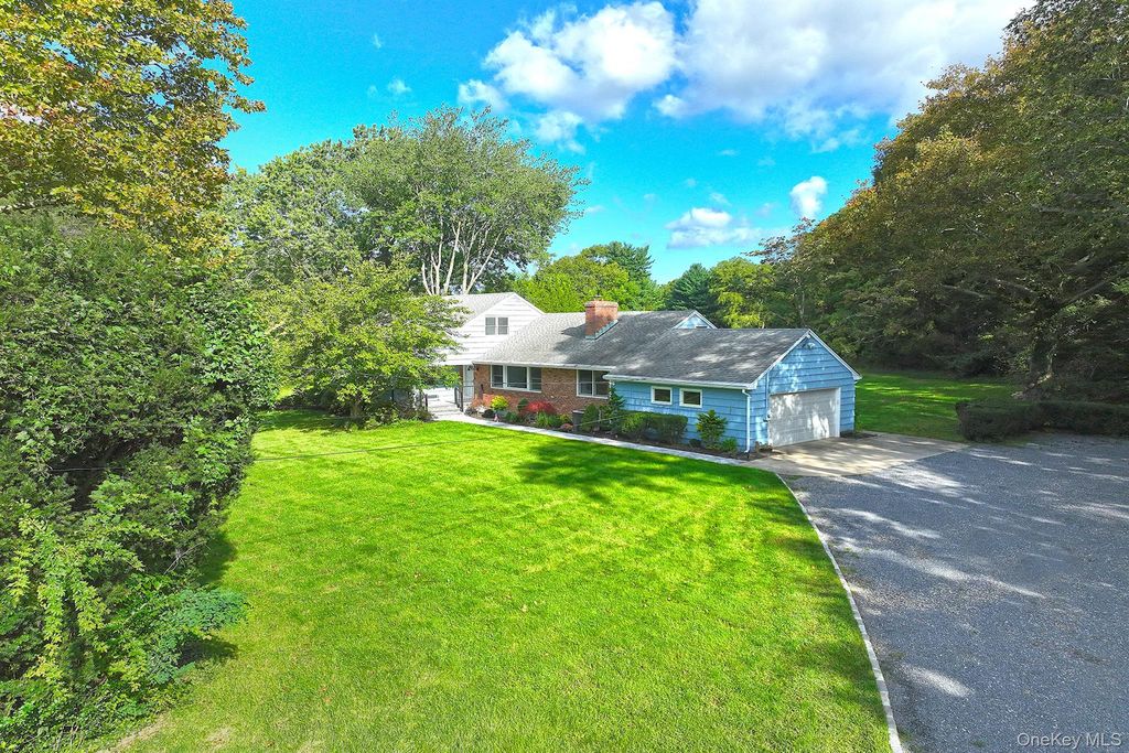 1950 Midlane, Muttontown, NY 11791 — photo 2