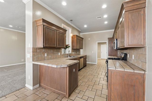 14605 N Waterfront Road, Edmond, OK 73013