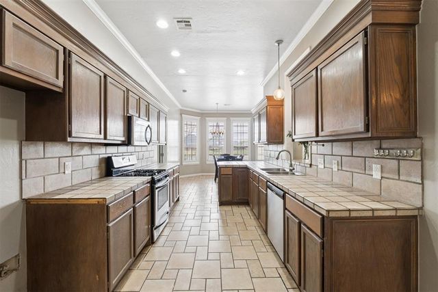 14605 N Waterfront Road, Edmond, OK 73013