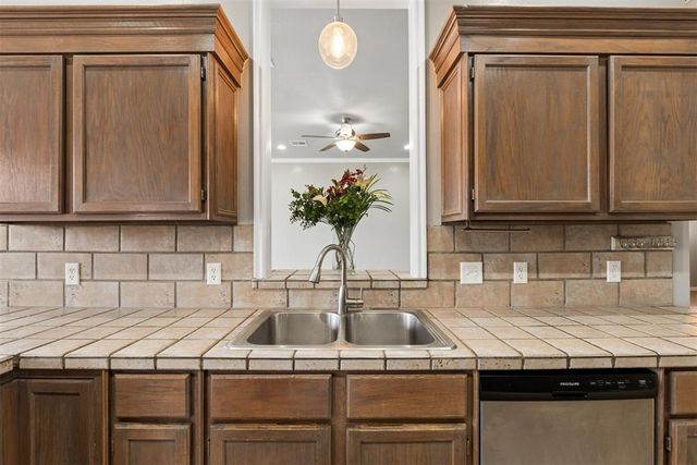 14605 N Waterfront Road, Edmond, OK 73013