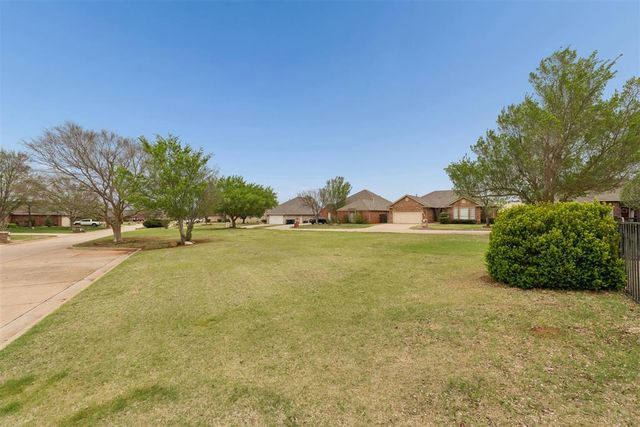 14605 N Waterfront Road, Edmond, OK 73013