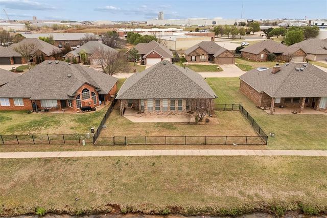 14605 N Waterfront Road, Edmond, OK 73013