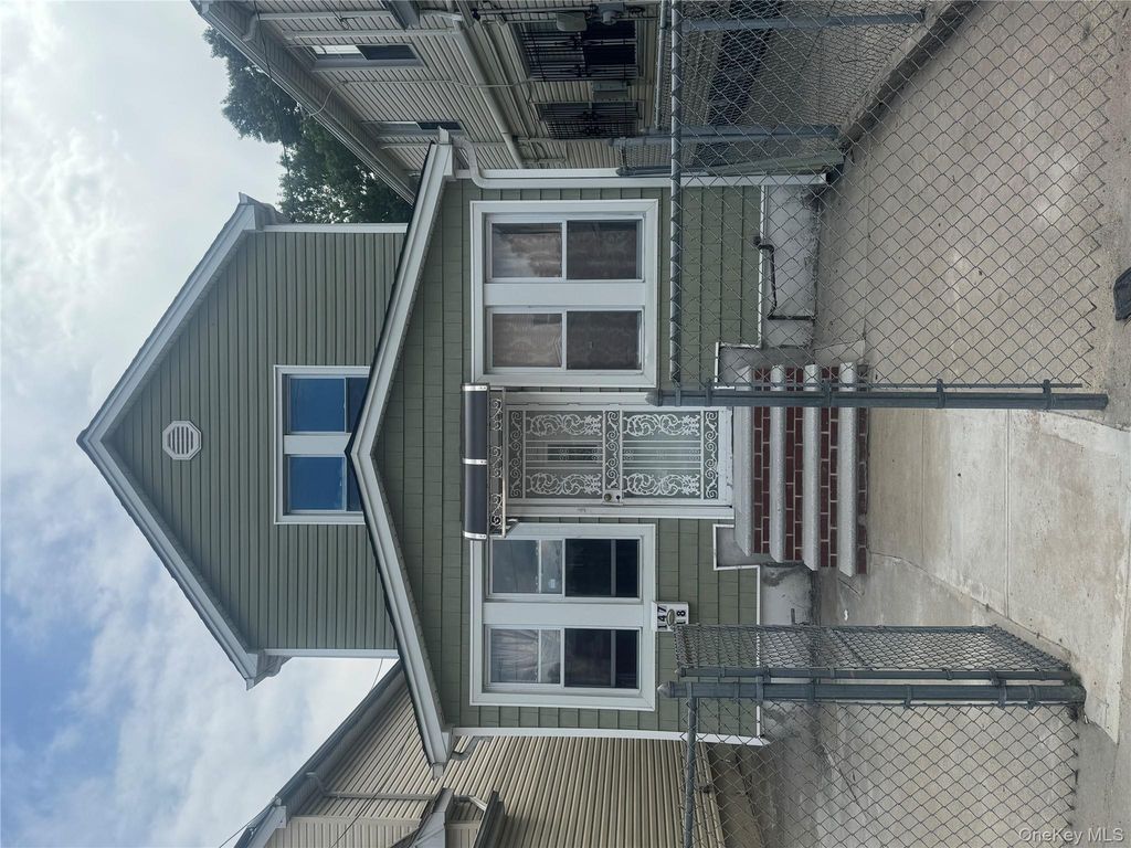 147-18 Foch Blvd, Jamaica, NY 11436