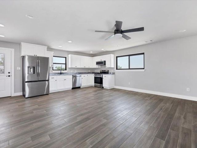 2719 Post Oak RD, Webberville, TX 78653