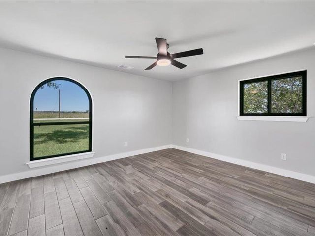 2719 Post Oak RD, Webberville, TX 78653