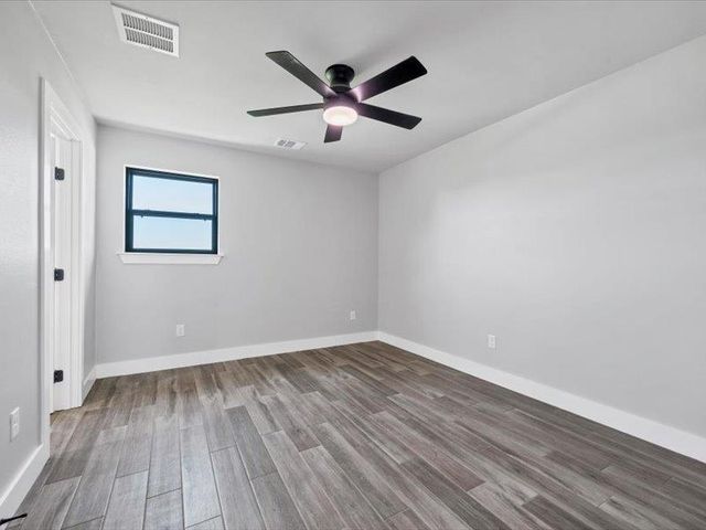 2719 Post Oak RD, Webberville, TX 78653