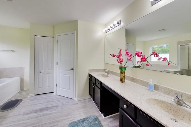 3091 Long Common Parkway, Elgin, IL 60124