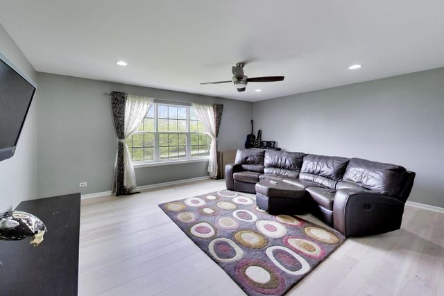 3091 Long Common Parkway, Elgin, IL 60124