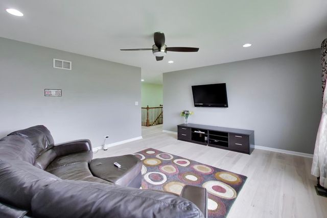 3091 Long Common Parkway, Elgin, IL 60124