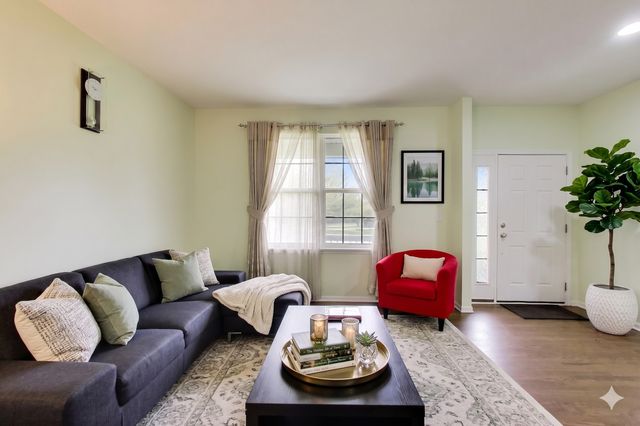 3091 Long Common Parkway, Elgin, IL 60124
