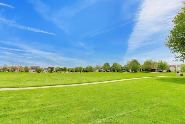 3091 Long Common Parkway, Elgin, IL 60124