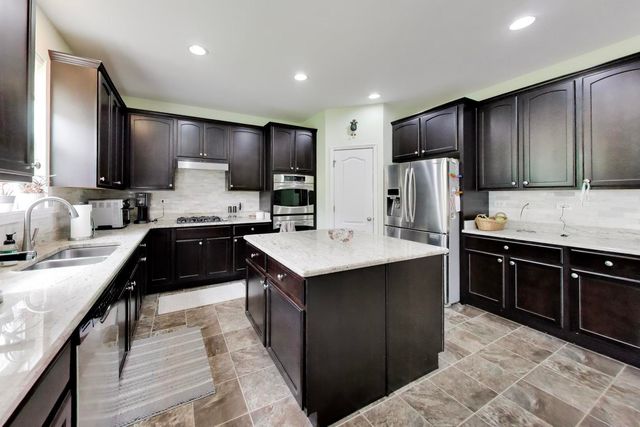 3091 Long Common Parkway, Elgin, IL 60124