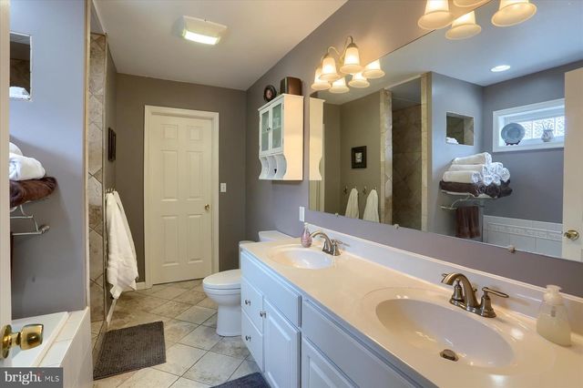 304 KENT DR, Harrisburg, PA 17111