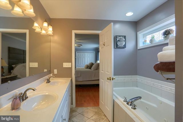 304 KENT DR, Harrisburg, PA 17111