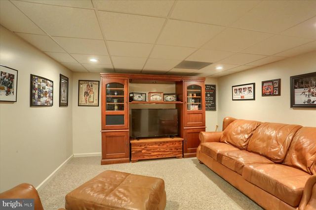 304 KENT DR, Harrisburg, PA 17111