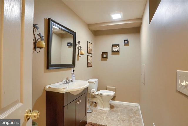 304 KENT DR, Harrisburg, PA 17111