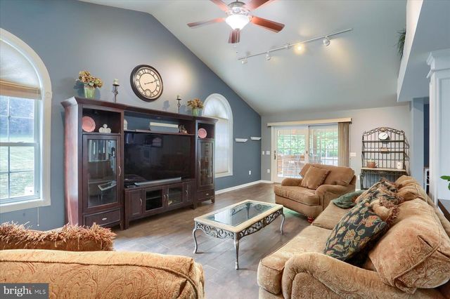 304 KENT DR, Harrisburg, PA 17111