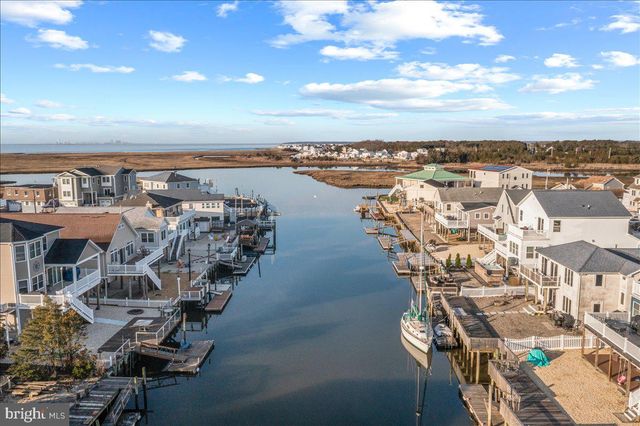 51 S SPINNAKER DR, Mystic Islands, NJ 08087