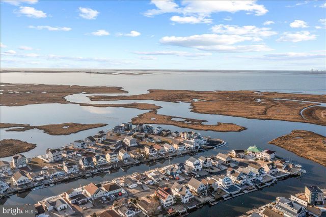 51 S SPINNAKER DR, Mystic Islands, NJ 08087