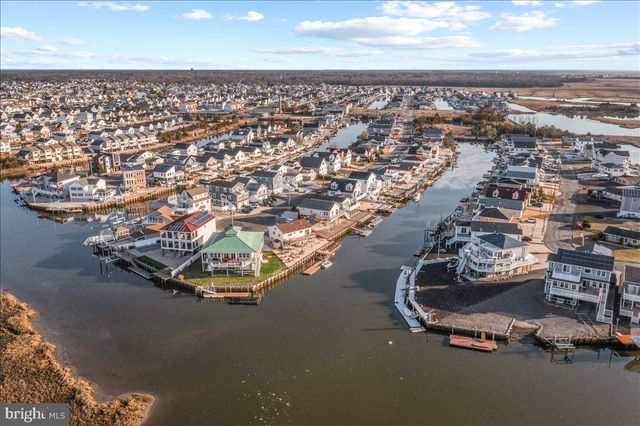 51 S SPINNAKER DR, Mystic Islands, NJ 08087