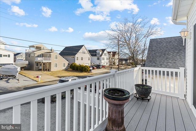 51 S SPINNAKER DR, Mystic Islands, NJ 08087