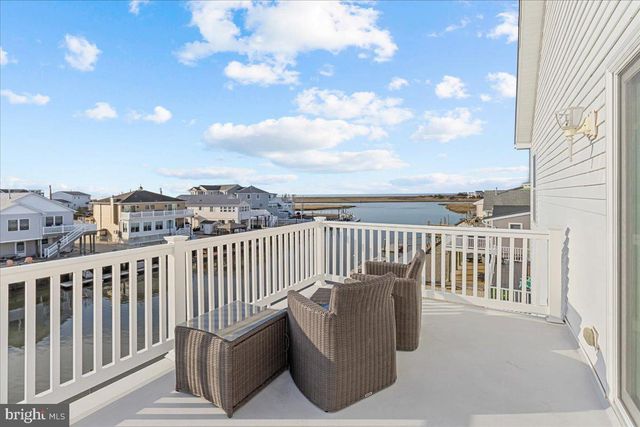 51 S SPINNAKER DR, Mystic Islands, NJ 08087