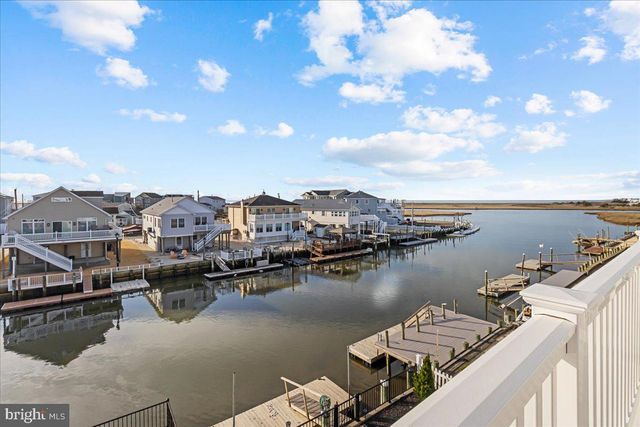 51 S SPINNAKER DR, Mystic Islands, NJ 08087
