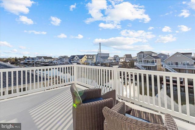 51 S SPINNAKER DR, Mystic Islands, NJ 08087